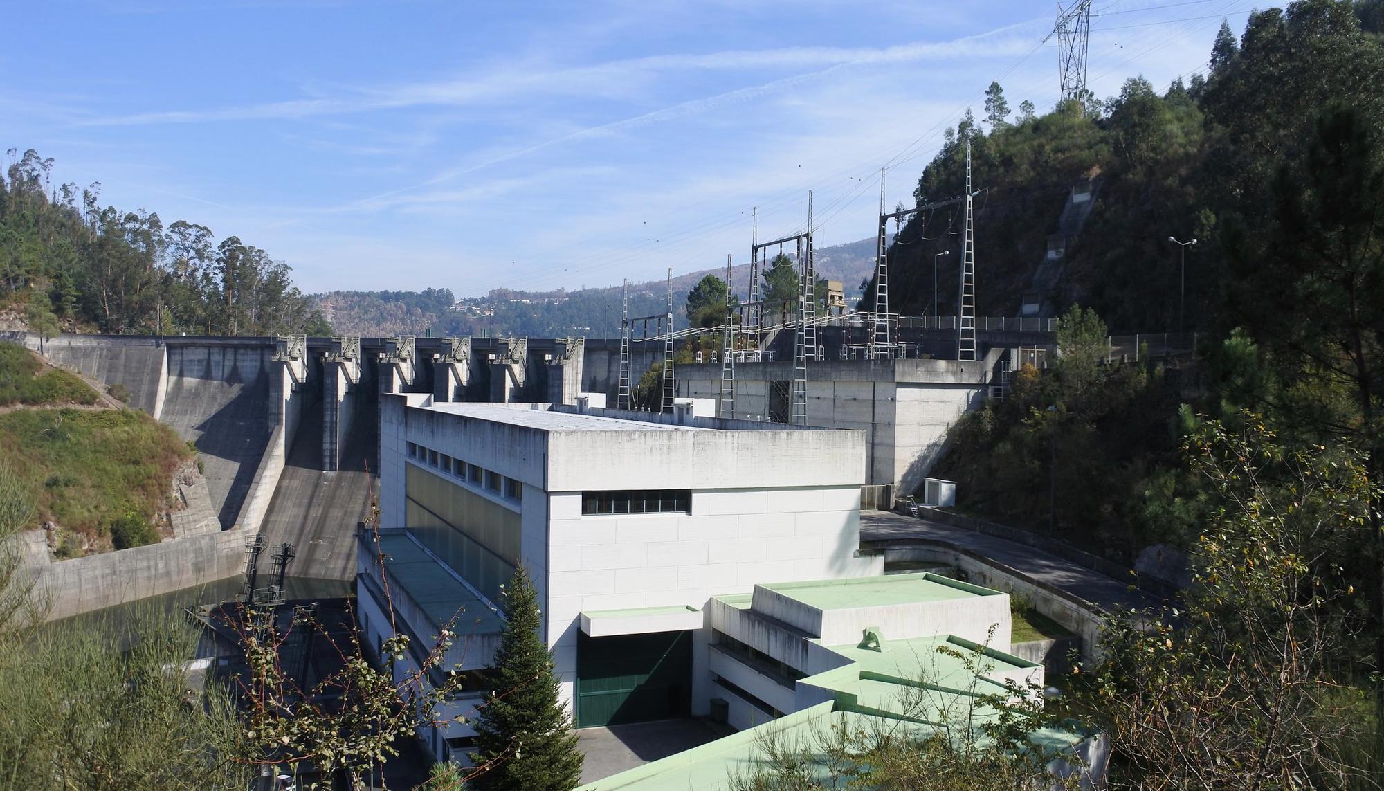 Presa sobre el río Tamega